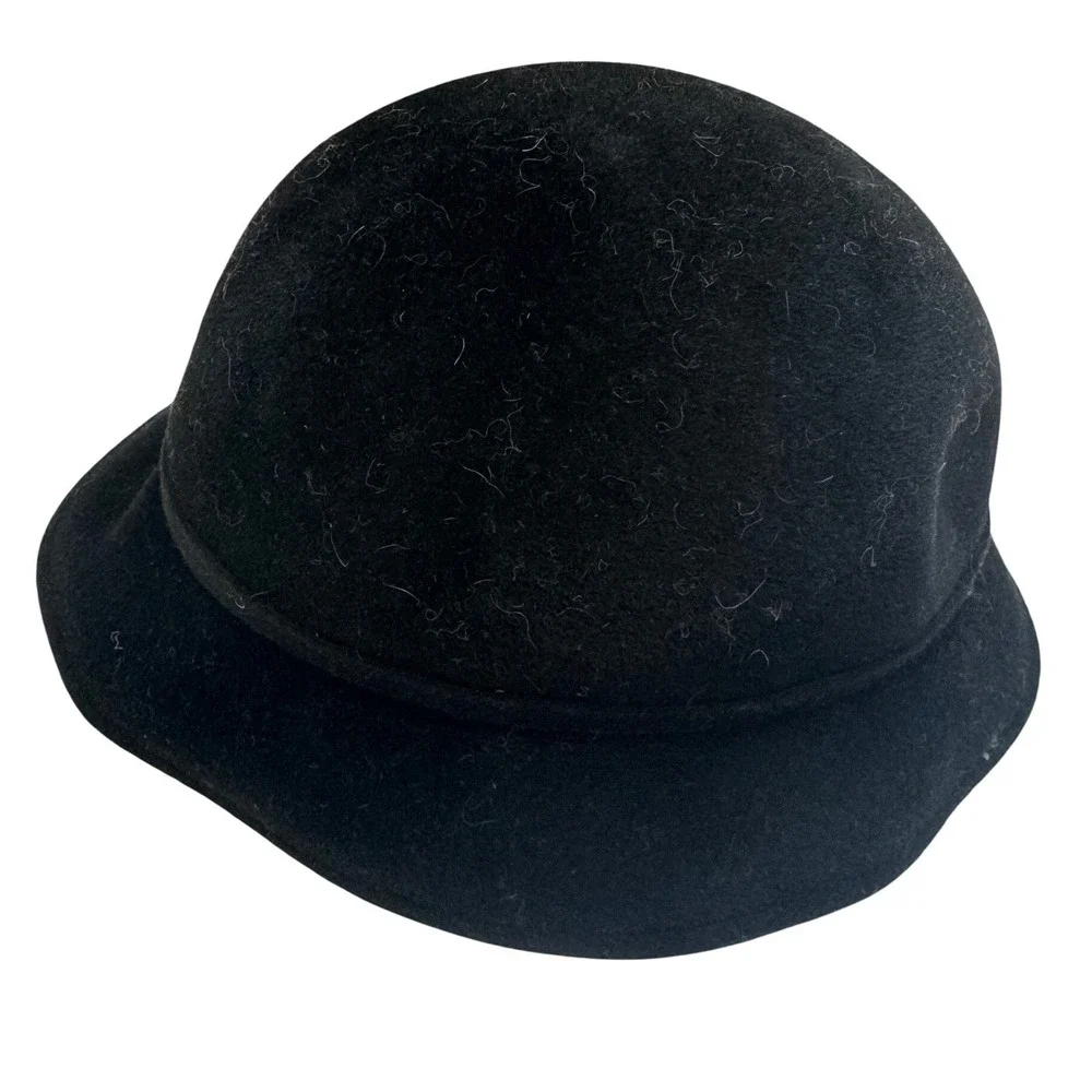 Jacki Black Wool Felt Hat Vintage Style Feather Berry Accent 1920s Flapper